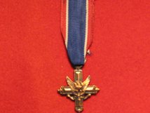 MINIATURE USA UNITED STATES OF AMERICA DISTINGUISHED SERVICE CROSS MEDAL