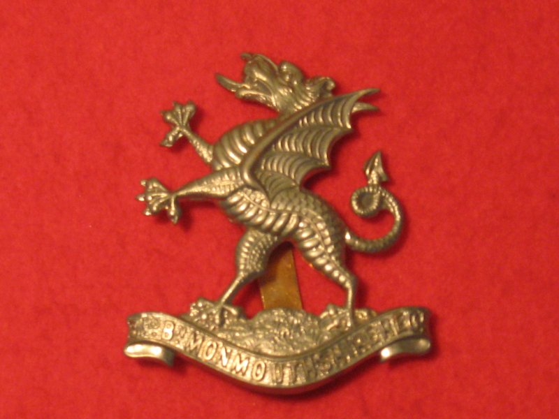 MONMOUTHSHIRE REGIMENT CAP BADGE - Hill Military Medals